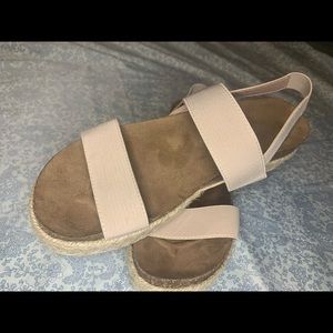 Sz 10 Madden Girl beige platform sandals